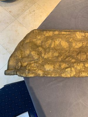 An Ottoman gold-thread-embroidered silk kaftan, probably 18th C. — photo 5