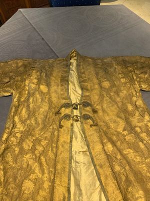 An Ottoman gold-thread-embroidered silk kaftan, probably 18th C. — photo 7