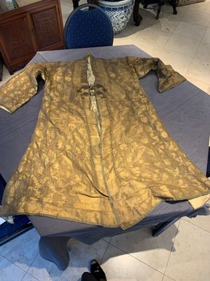 An Ottoman gold-thread-embroidered silk kaftan, probably 18th C. — photo 8