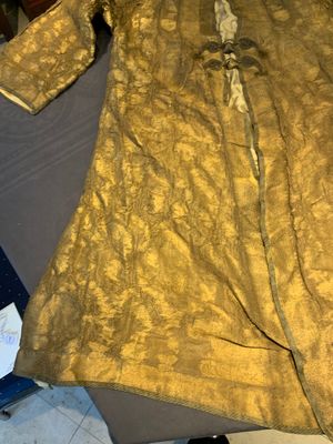 An Ottoman gold-thread-embroidered silk kaftan, probably 18th C. — photo 9