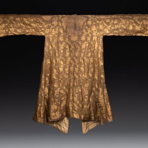 An Ottoman gold-thread-embroidered silk kaftan, probably 18th C. — photo 2