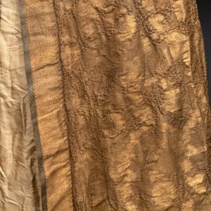 An Ottoman gold-thread-embroidered silk kaftan, probably 18th C. — photo 5