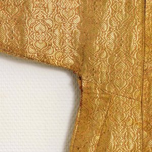 An Ottoman ikat silk and gold brocade chapan coat, Dagestan or Uzbekistan, 19th C. — photo 7