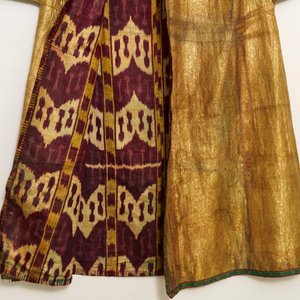 An Ottoman ikat silk and gold brocade chapan coat, Dagestan or Uzbekistan, 19th C. — photo 9