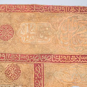 An Ottoman metal-thread-embroidered velvet mosque portière, 19th C. — photo 3