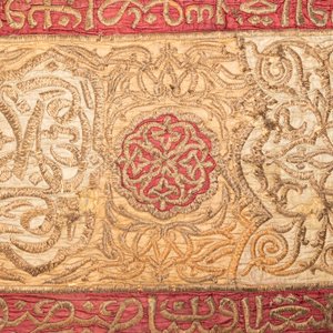 An Ottoman metal-thread-embroidered velvet mosque portière, 19th C. — photo 7