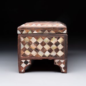 An Ottoman mother-of-pearl and tortoiseshell-inlaid casket, 19th C. — 照片 4