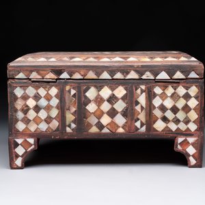 An Ottoman mother-of-pearl and tortoiseshell-inlaid casket, 19th C. — 照片 5
