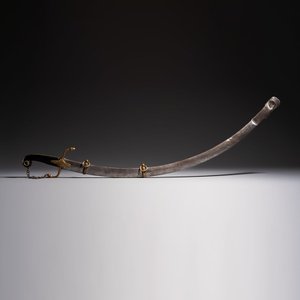 An Ottoman officer's engraved shamshir-type sabre with a gilt-bronze and wooden hilt, Turkey, 19th C. — photo 2