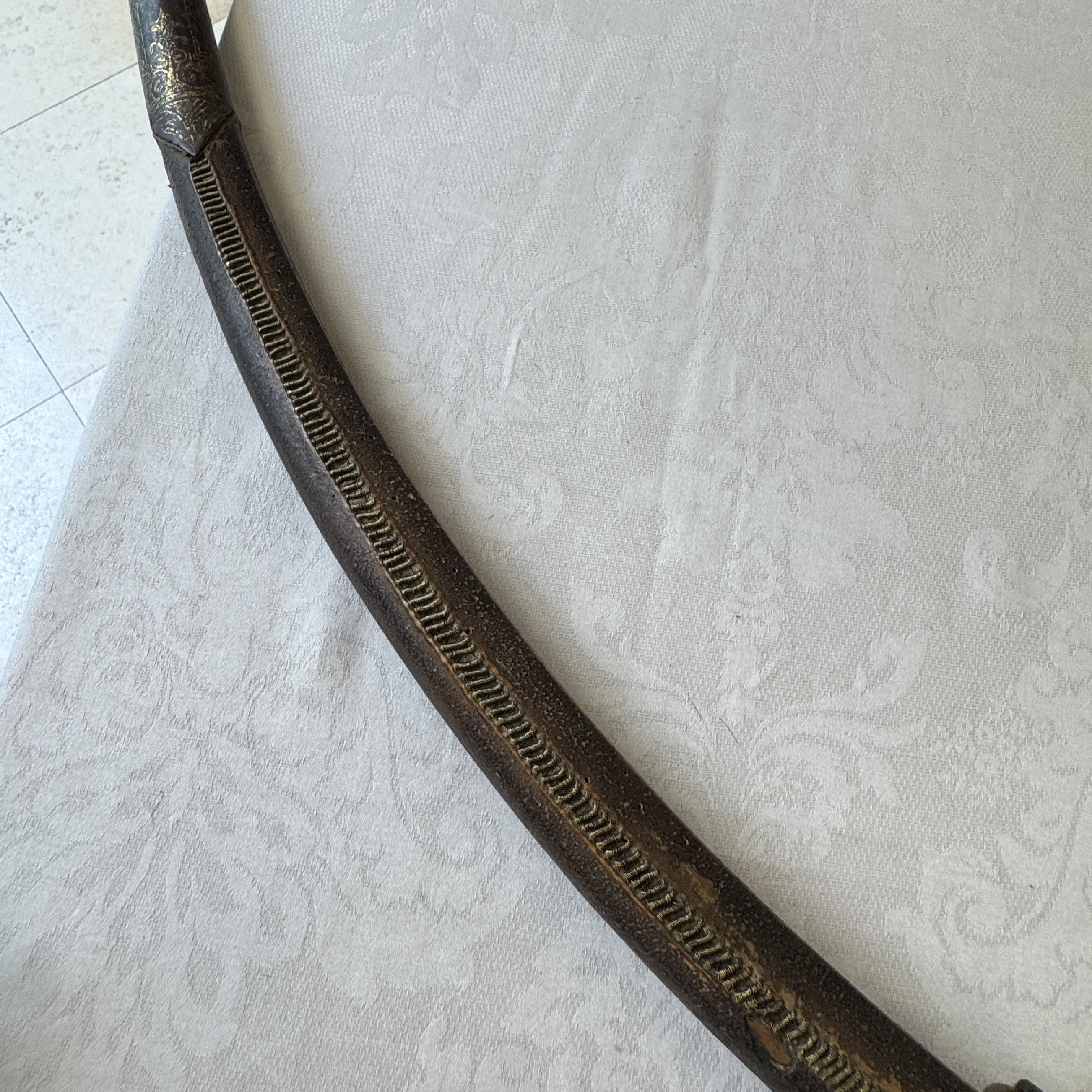 An Ottoman shamshir-type sabre with gilt-iron-mounted scabbard and horn hilt — 照片 5