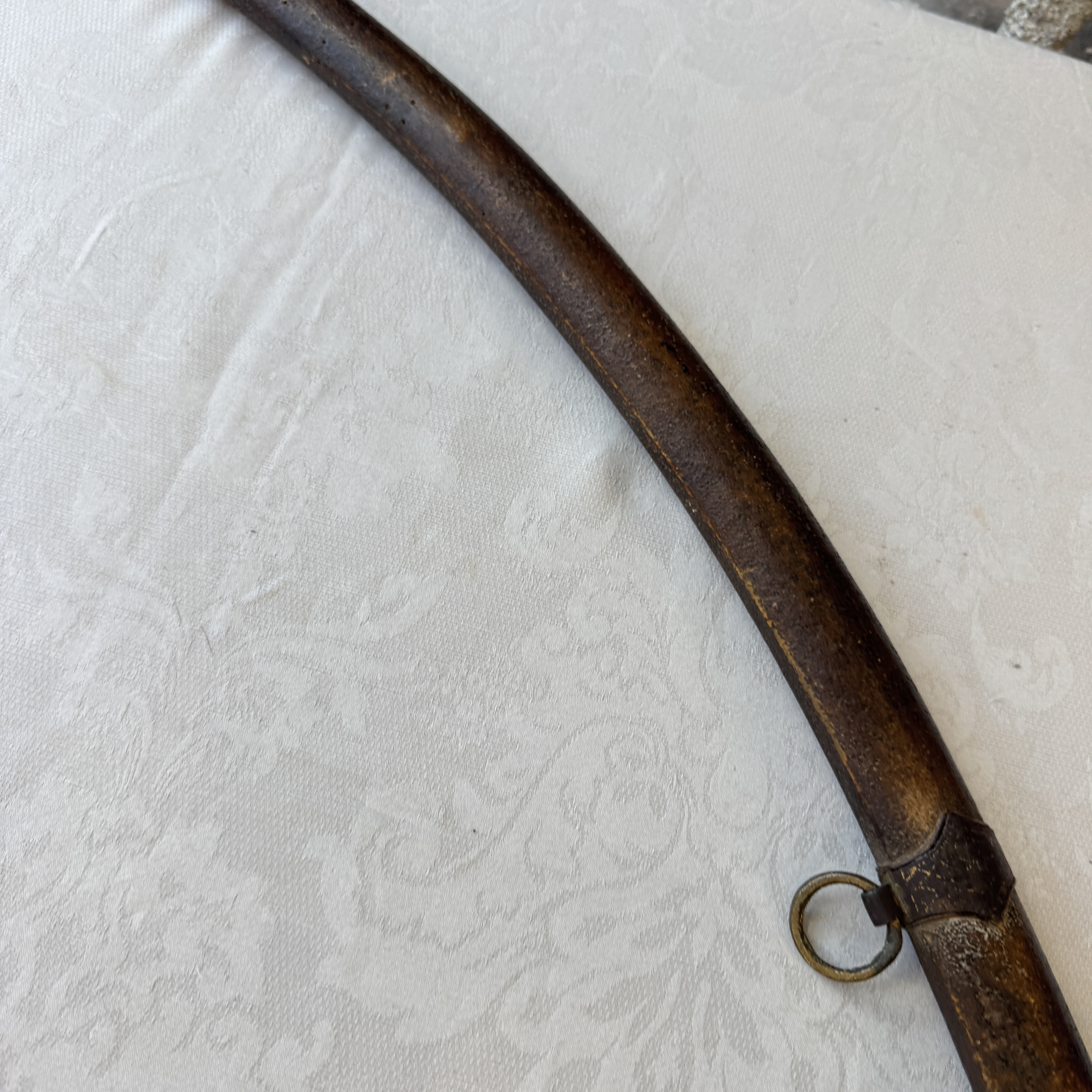 An Ottoman shamshir-type sabre with gilt-iron-mounted scabbard and horn hilt — 照片 12