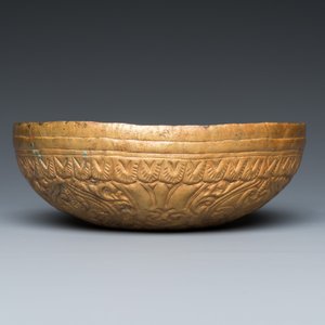 An Ottoman 'tombak' gilt-copper hammam bowl or 'tâs', Turkey, 18/19th C. — photo 4