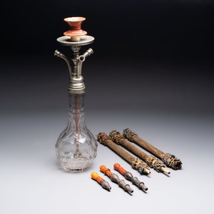 An Ottoman white-metal and Tophane pottery-mounted cut-crystal hookah, with three hose tubes and three amber-mounted mouthpieces, Turkey, 19th C. — 照片 1