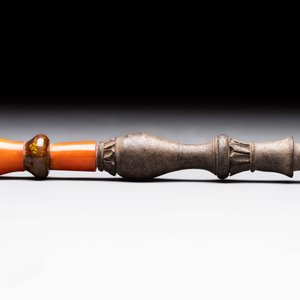 An Ottoman white-metal and Tophane pottery-mounted cut-crystal hookah, with three hose tubes and three amber-mounted mouthpieces, Turkey, 19th C. — 照片 15