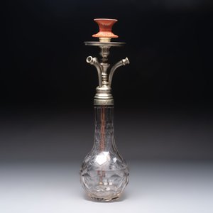An Ottoman white-metal and Tophane pottery-mounted cut-crystal hookah, with three hose tubes and three amber-mounted mouthpieces, Turkey, 19th C. — 照片 5