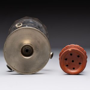 An Ottoman white-metal and Tophane pottery-mounted cut-crystal hookah, with three hose tubes and three amber-mounted mouthpieces, Turkey, 19th C. — 照片 6