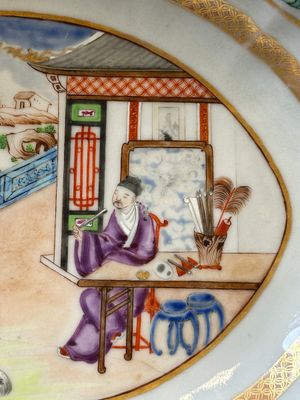 An oval Chinese Canton famille rose bowl with figural design, 19th C. — photo 3