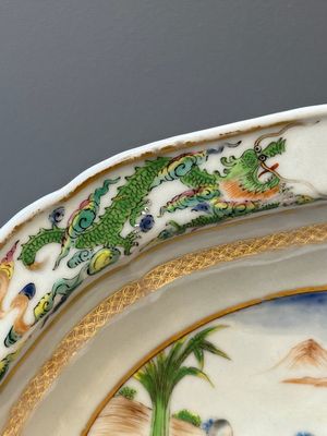 An oval Chinese Canton famille rose bowl with figural design, 19th C. — photo 4
