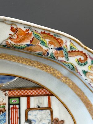An oval Chinese Canton famille rose bowl with figural design, 19th C. — photo 5