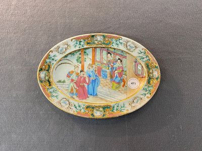 An oval Chinese Canton famille rose dish, 19th C. — photo 1