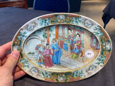 An oval Chinese Canton famille rose dish, 19th C. — photo 3