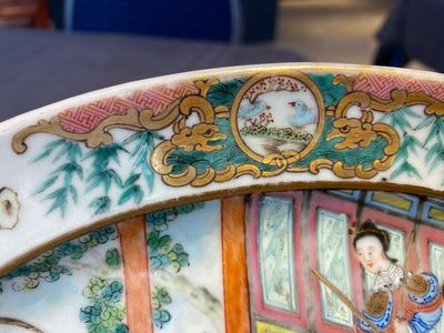 An oval Chinese Canton famille rose dish, 19th C. — photo 8