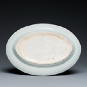 An oval Chinese Canton famille rose dish, 19th C. — photo 2
