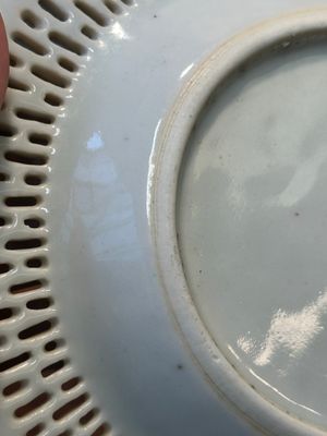 An oval Chinese Canton famille rose dish with a reticulated border, 19th C. — 照片 7