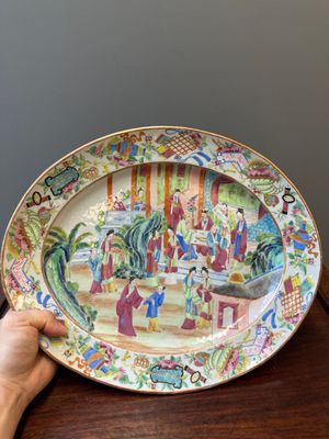 An oval Chinese Canton famille rose dish with narrative design, 19th C. — photo 1