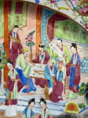 An oval Chinese Canton famille rose dish with narrative design, 19th C. — photo 2