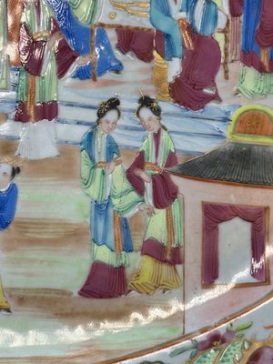 An oval Chinese Canton famille rose dish with narrative design, 19th C. — photo 4