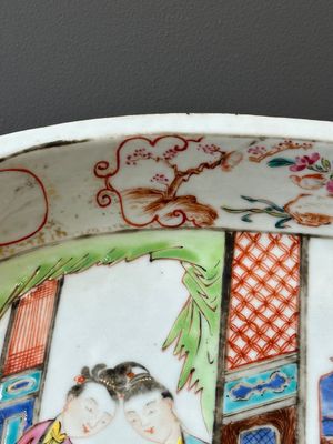 An oval Chinese Canton famille rose 'mandarin subject' bowl, Qianlong — photo 4