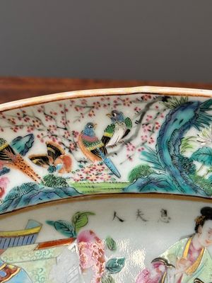An oval Chinese Canton famille rose 'Wu Shuang Pu' dish, 19th C. — photo 6