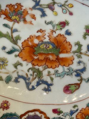 An oval Chinese famille rose 'Madame de Pompadour' dish, Qianlong, ca. 1745 — foto 3