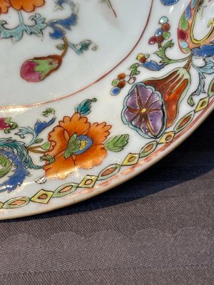 An oval Chinese famille rose 'Madame de Pompadour' dish, Qianlong, ca. 1745 — foto 5