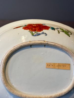 An oval Chinese famille rose 'Madame de Pompadour' dish, Qianlong, ca. 1745 — foto 9