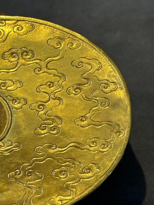 An oval Chinese imperial gold and silver filigree lidded 'dragon' box on reticulated stand and with presentation box, Qianlong mark and of the period — photo 12