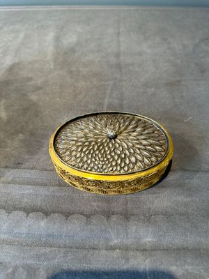 An oval Chinese imperial gold and silver filigree lidded 'dragon' box on reticulated stand and with presentation box, Qianlong mark and of the period — photo 17