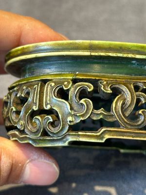 An oval Chinese imperial gold and silver filigree lidded 'dragon' box on reticulated stand and with presentation box, Qianlong mark and of the period — photo 25