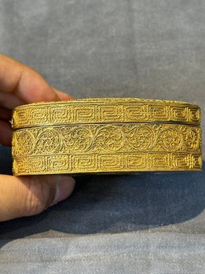 An oval Chinese imperial gold and silver filigree lidded 'dragon' box on reticulated stand and with presentation box, Qianlong mark and of the period — photo 6