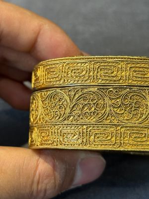 An oval Chinese imperial gold and silver filigree lidded 'dragon' box on reticulated stand and with presentation box, Qianlong mark and of the period — photo 9