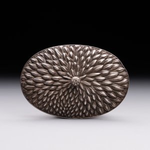 An oval Chinese imperial gold and silver filigree lidded 'dragon' box on reticulated stand and with presentation box, Qianlong mark and of the period — photo 15