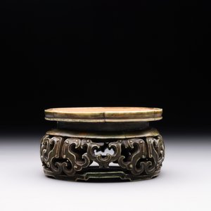 An oval Chinese imperial gold and silver filigree lidded 'dragon' box on reticulated stand and with presentation box, Qianlong mark and of the period — photo 23