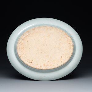 An oval Chinese monogrammed Canton famille rose dish, 19th C. — photo 2