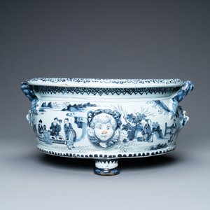 An oval Dutch Delft blue and white chinoiserie jardinière, late 17th C. — photo 2
