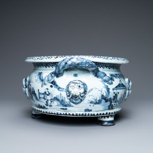An oval Dutch Delft blue and white chinoiserie jardinière, late 17th C. — photo 3