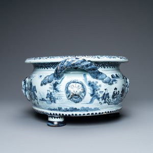 An oval Dutch Delft blue and white chinoiserie jardinière, late 17th C. — photo 5