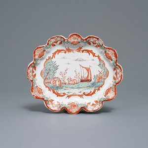 An oval Dutch Delft doré dish with lobed border, 18th C. — 照片 1