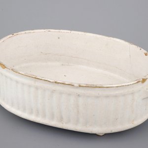 An oval white Delft tureen, 18th C. — photo 1