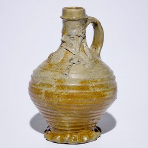 An stoneware pointed nose jug with a bagpipe player, Aachen or Raeren, 15/16th C. — 照片 1